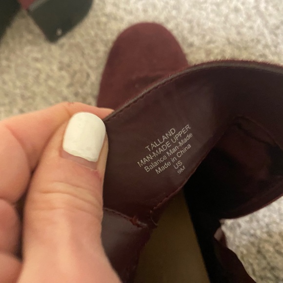 Kelly and Katie Burgundy Faux Suede Ankle Boots SZ 9 - Picture 4 of 4